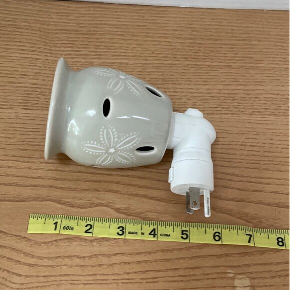 Scentsy Sand Dollar Ceramic Plug-In Wax Warmer Night Light Beach Decor Retired - Picture 6 of 7